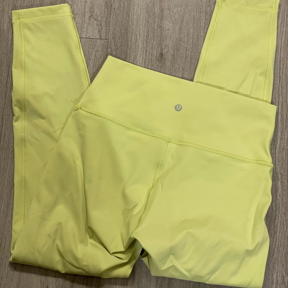 Size 8 lululemon Wunder Under 28” leggings